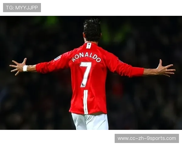 C罗被拍送儿童医院礼物，温情画面上热搜